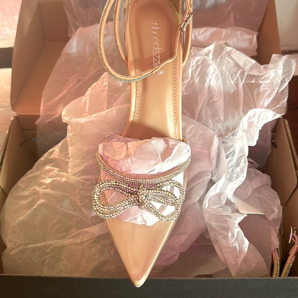 Brand NEW Bow Nude Pump